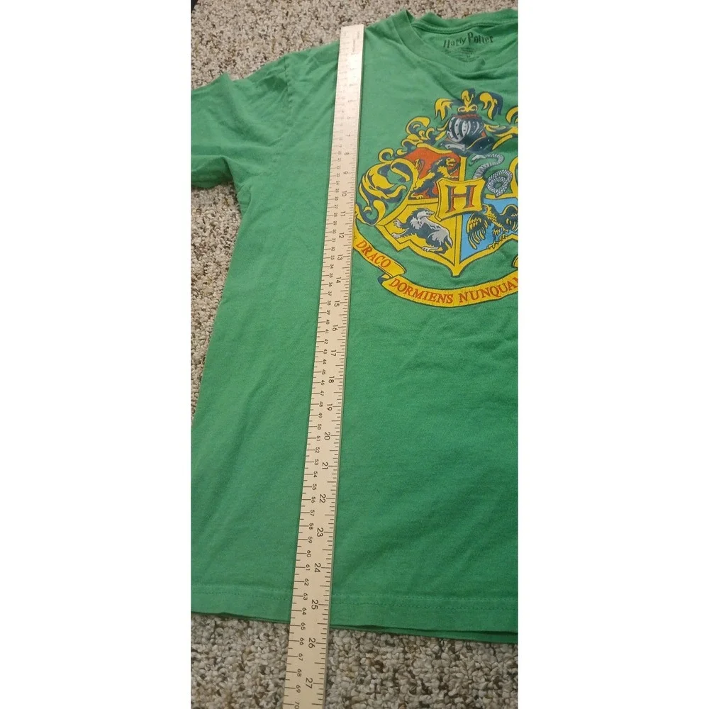 HARRY POTTER‎ HOGWARTS CREST GREEN SHIRT Size MEDIUM!!